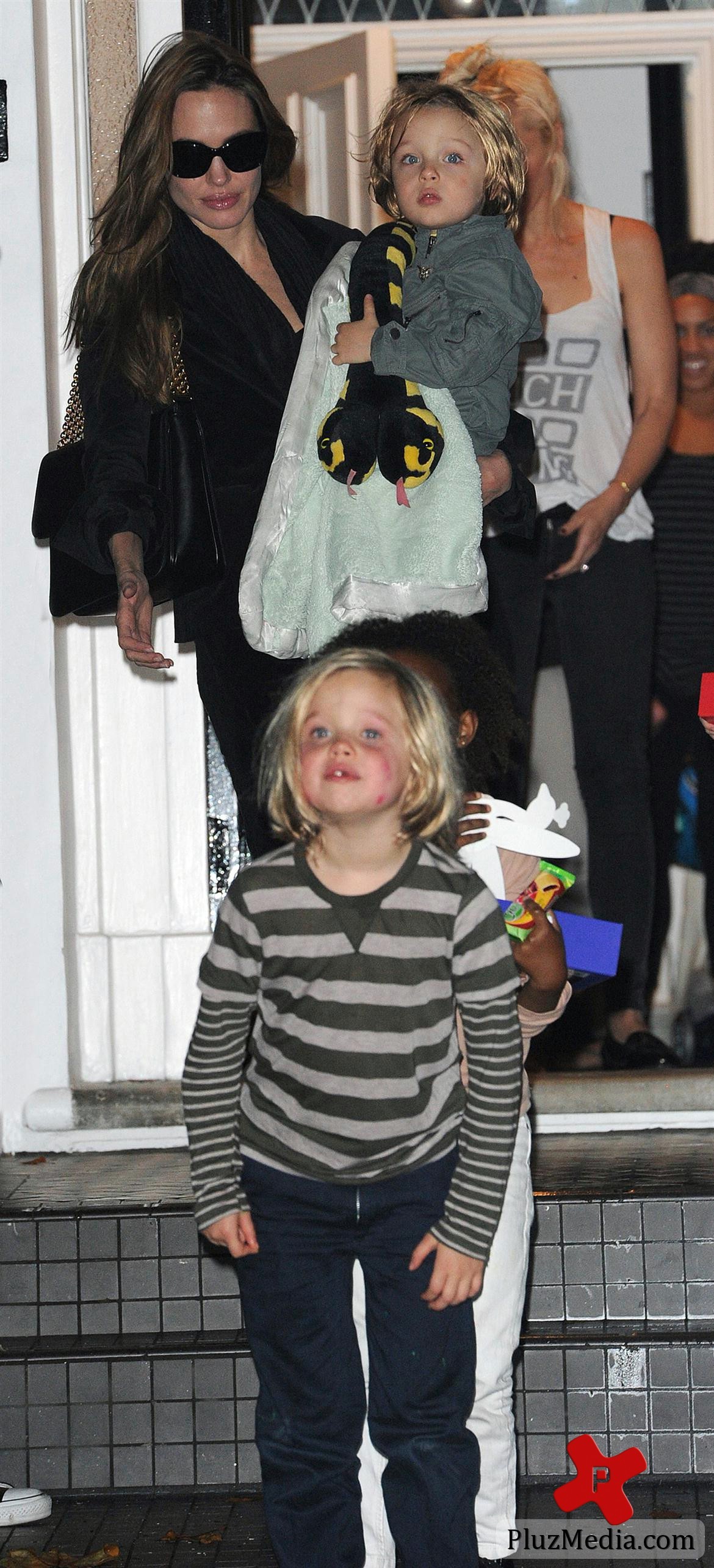 Angelina Jolie takes her children to visit Gwen Stefani | Picture 88173